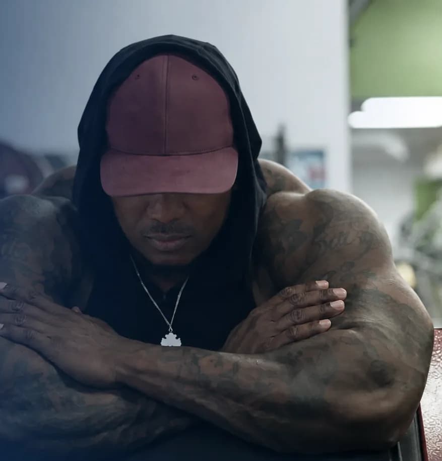 Culturiste dans une salle de musculation